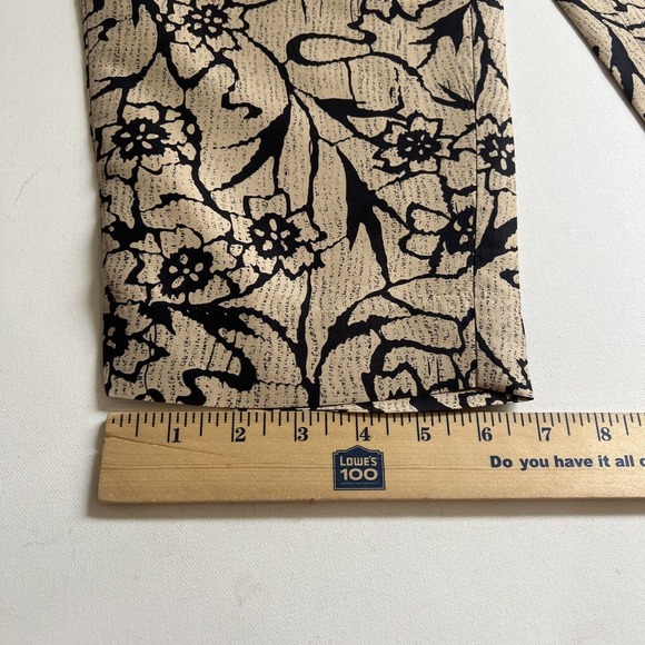 S.L.B.Vintage Silk Floral Print Sz 10 Pants in Beige / Black Capri Inseam: 25" - Picture 10 of 10
